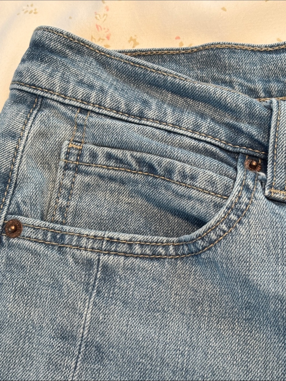 OLD NAVY BARREL LEG HIGH RISE JEANS in Size 6 - Picture 3 of 7